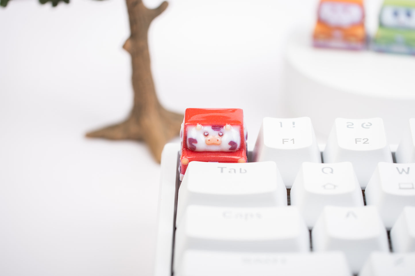 Chubby Cow in Car Keycap