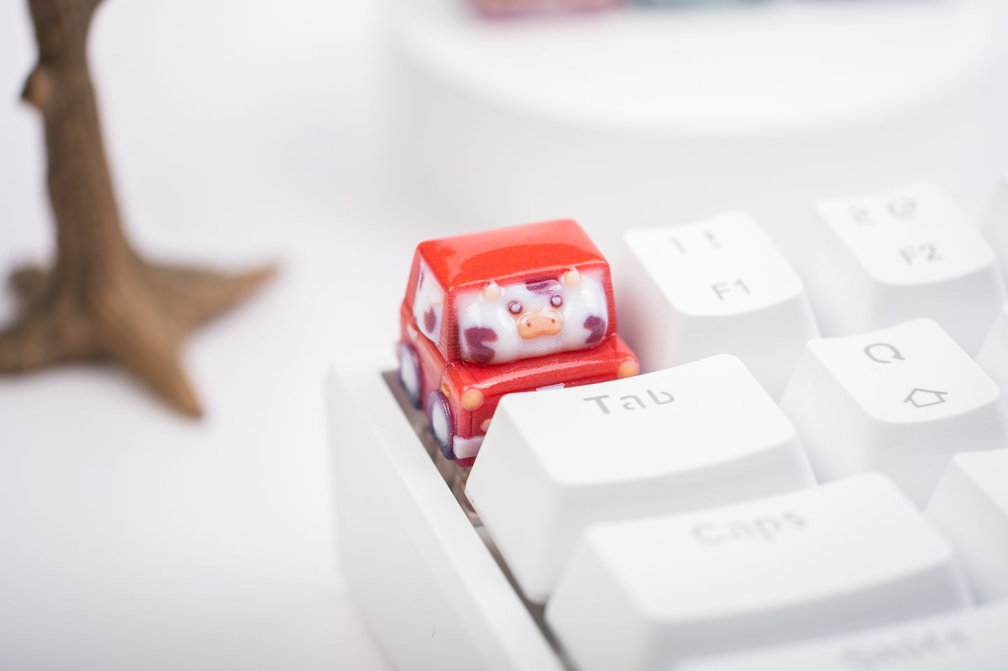 Chubby Cow in Car Keycap